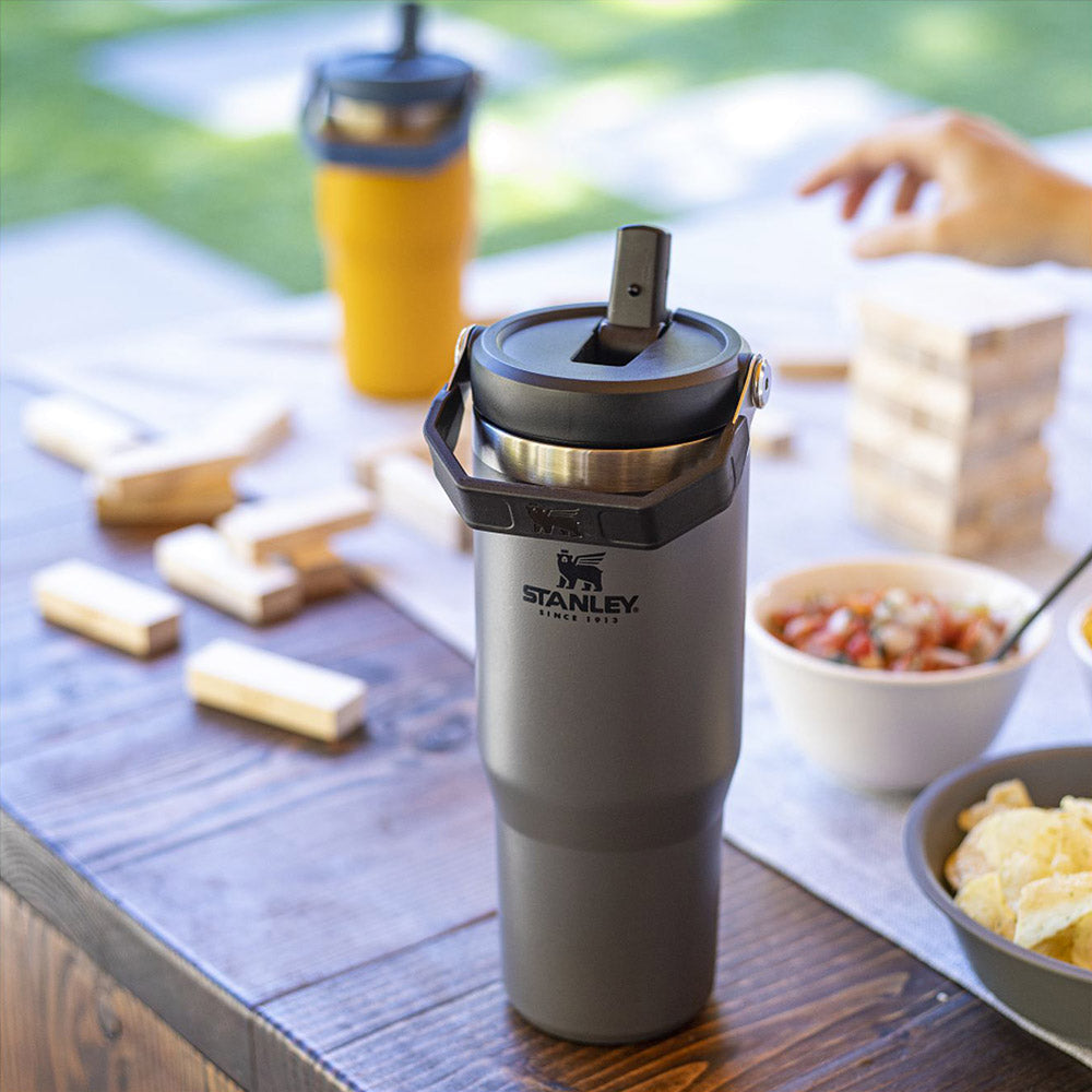 Stanley IceFlow Flip Straw Tumbler | 30 OZ (900 ml)